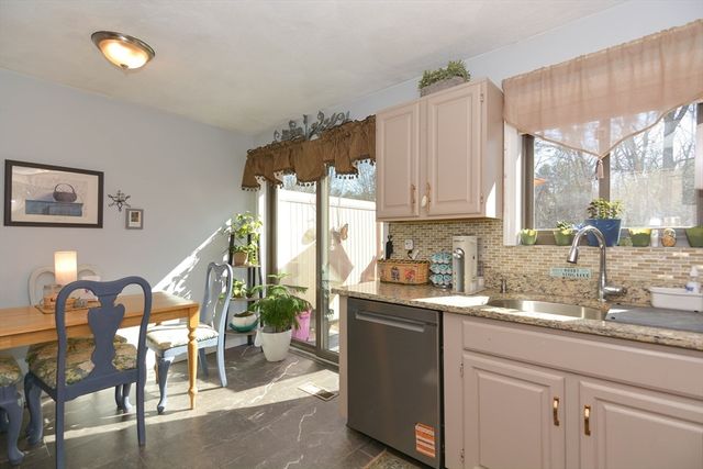 189 Farrwood Dr 189, Haverhill, MA 01830