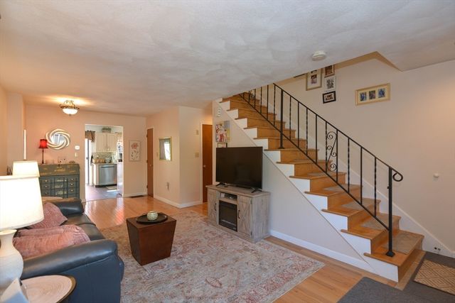 189 Farrwood Dr 189, Haverhill, MA 01830