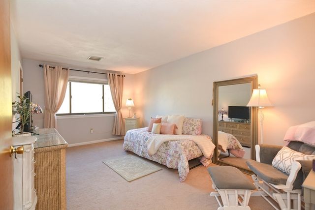 189 Farrwood Dr 189, Haverhill, MA 01830