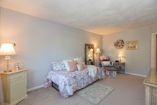 189 Farrwood Dr 189, Haverhill, MA 01830