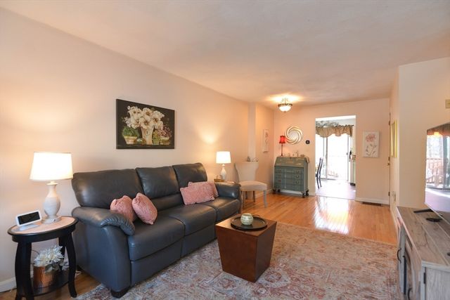 189 Farrwood Dr 189, Haverhill, MA 01830