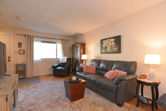 189 Farrwood Dr 189, Haverhill, MA 01830