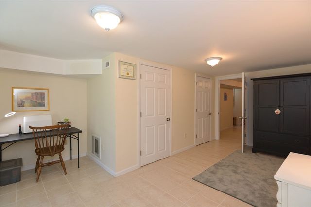 189 Farrwood Dr 189, Haverhill, MA 01830