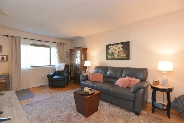 189 Farrwood Dr 189, Haverhill, MA 01830