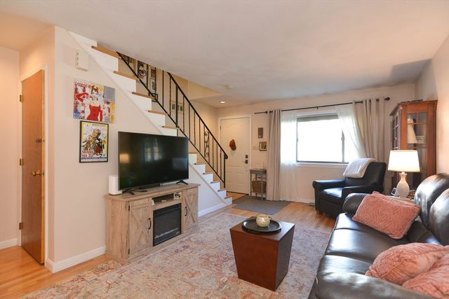 189 Farrwood Dr 189, Haverhill, MA 01830