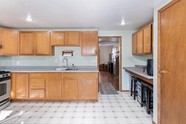 835 Summit STREET, Manitowoc, WI 54220