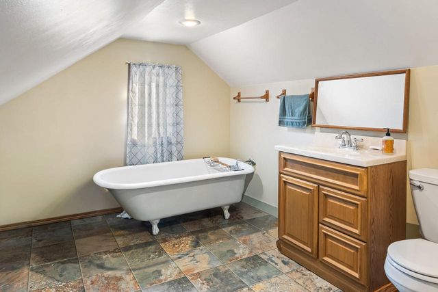 835 Summit STREET, Manitowoc, WI 54220