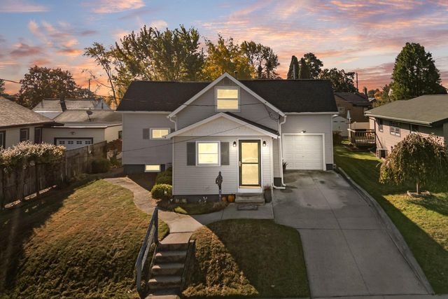 835 Summit STREET, Manitowoc, WI 54220