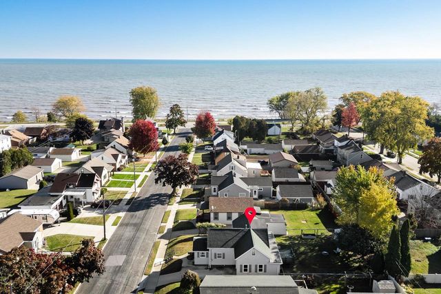 835 Summit STREET, Manitowoc, WI 54220