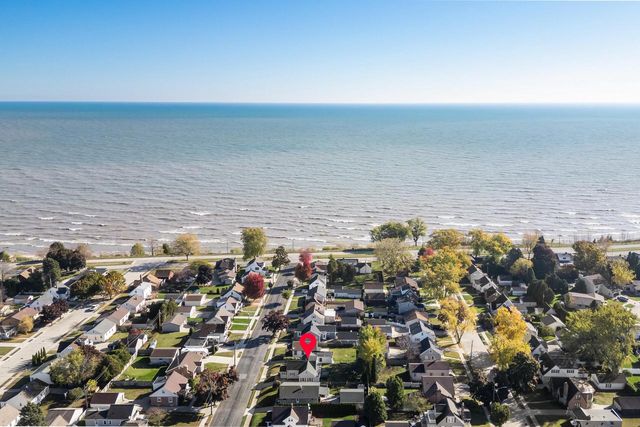 835 Summit STREET, Manitowoc, WI 54220