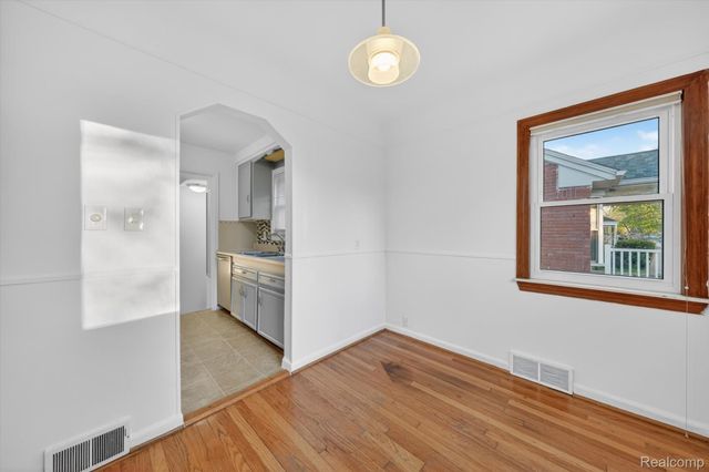 9006 Quandt Avenue, Allen Park, MI 48101