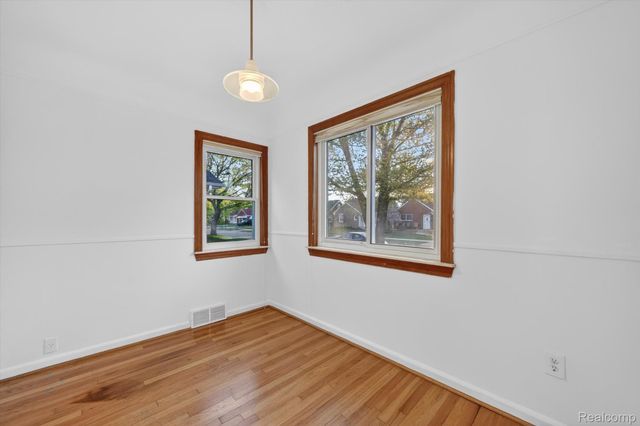 9006 Quandt Avenue, Allen Park, MI 48101