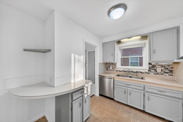 9006 Quandt Avenue, Allen Park, MI 48101