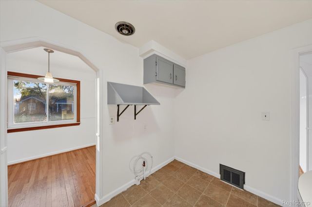 9006 Quandt Avenue, Allen Park, MI 48101