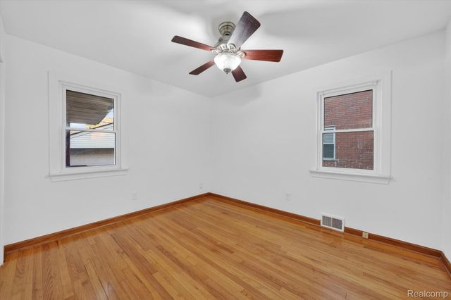 9006 Quandt Avenue, Allen Park, MI 48101