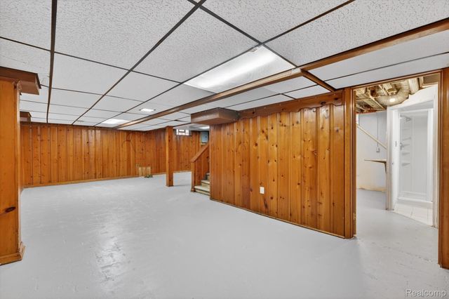 9006 Quandt Avenue, Allen Park, MI 48101