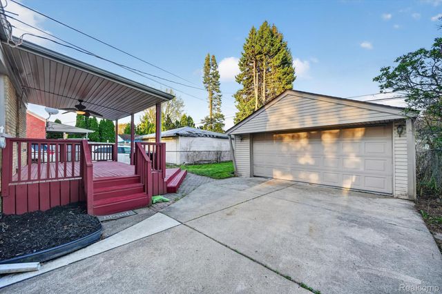 9006 Quandt Avenue, Allen Park, MI 48101