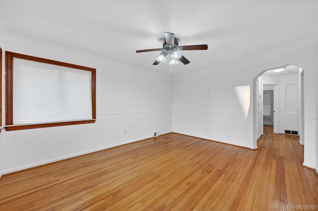 9006 Quandt Avenue, Allen Park, MI 48101