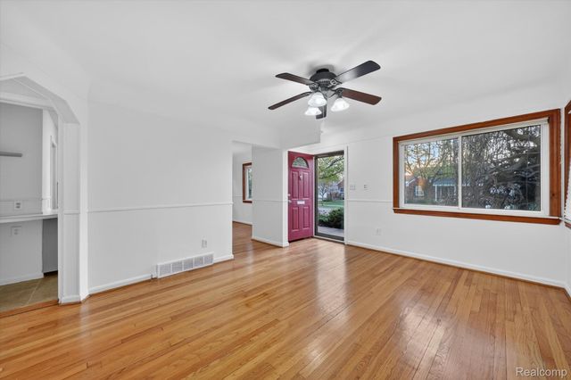 9006 Quandt Avenue, Allen Park, MI 48101