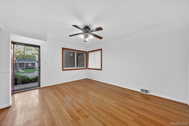 9006 Quandt Avenue, Allen Park, MI 48101