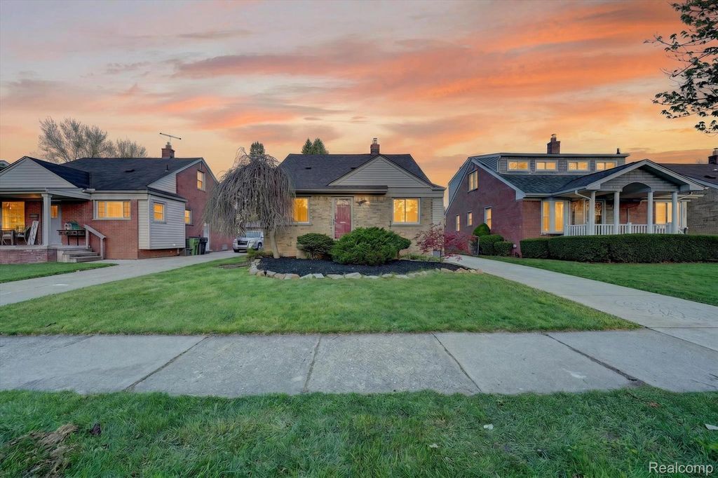 9006 Quandt Avenue, Allen Park, MI 48101