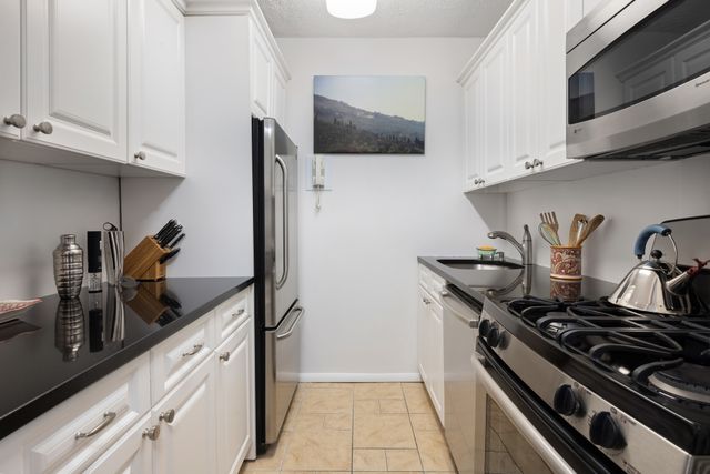 2025 Broadway Apt 2A, New York City, NY 10023