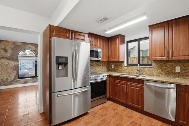 3210 SW 26th St 3210, Miami, FL 33133