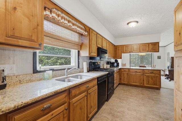 2017 Colona Road, East Moline, IL 61244