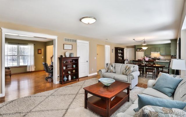 548 Crown Passage Drive, St Charles, MO 63303