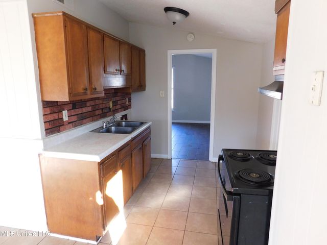 6600 Embassy Circle, Horn Lake, MS 38637