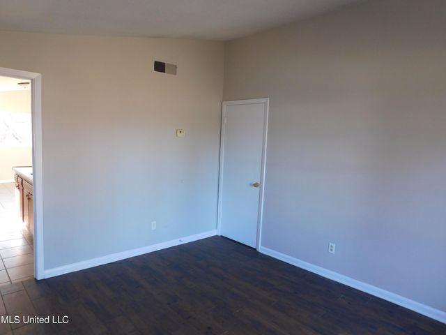 6600 Embassy Circle, Horn Lake, MS 38637
