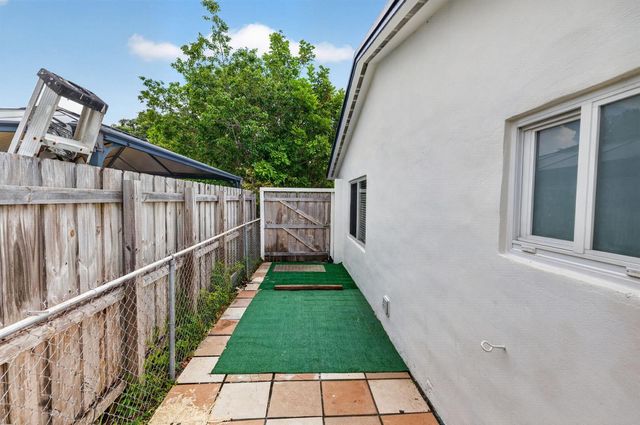 540 NE 61st Street, Oakland Park, FL 33334