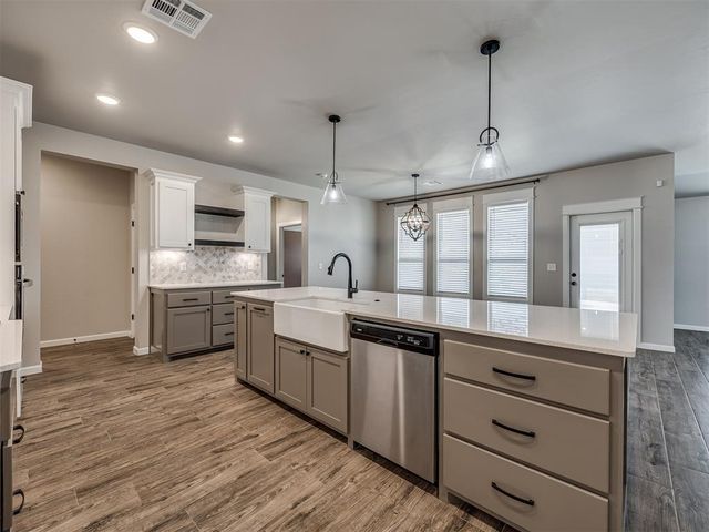 2001 Aminas Way, Yukon, OK 73099