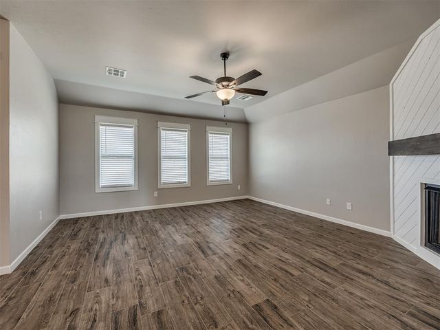 2001 Aminas Way, Yukon, OK 73099