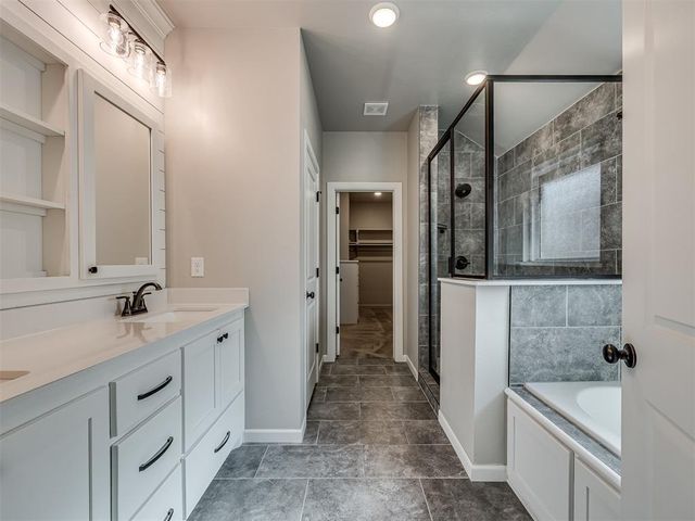 2001 Aminas Way, Yukon, OK 73099