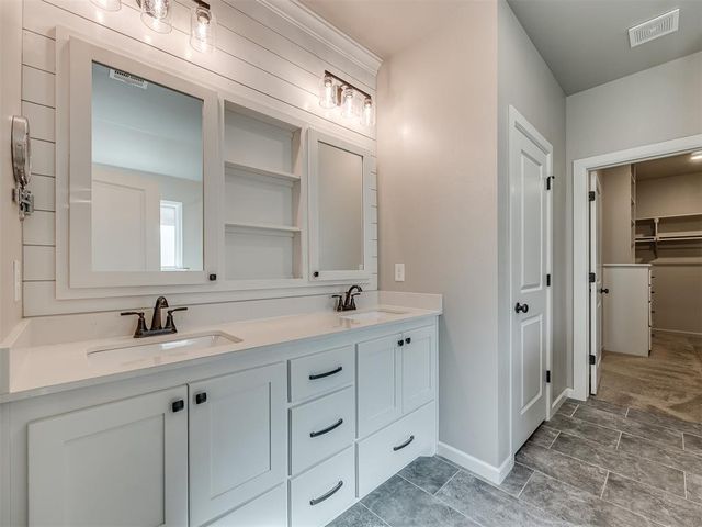 2001 Aminas Way, Yukon, OK 73099