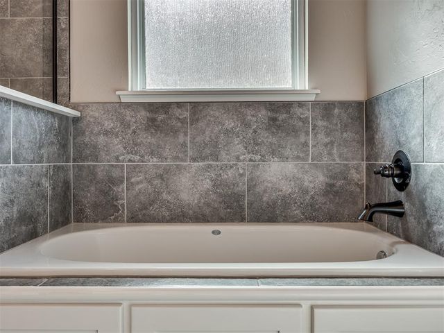 2001 Aminas Way, Yukon, OK 73099