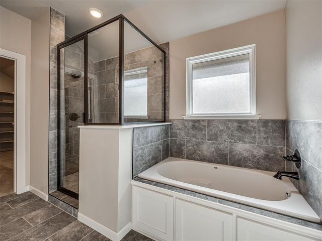 2001 Aminas Way, Yukon, OK 73099