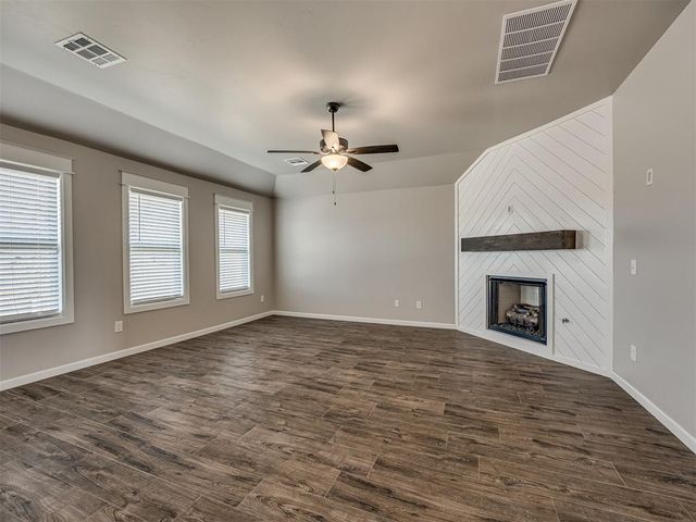 2001 Aminas Way, Yukon, OK 73099