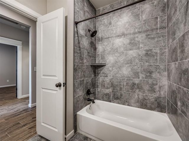 2001 Aminas Way, Yukon, OK 73099