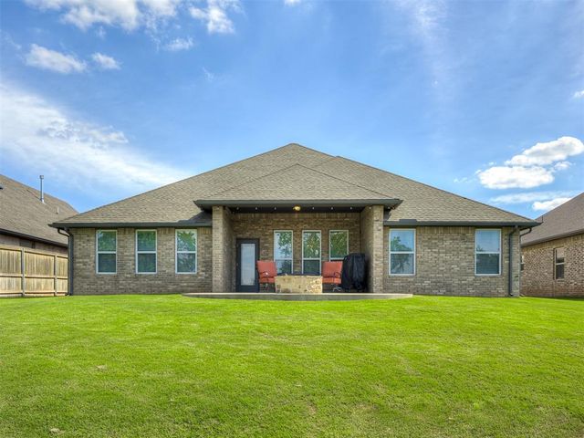 2001 Aminas Way, Yukon, OK 73099