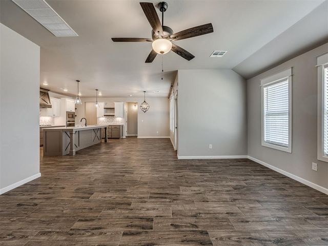 2001 Aminas Way, Yukon, OK 73099