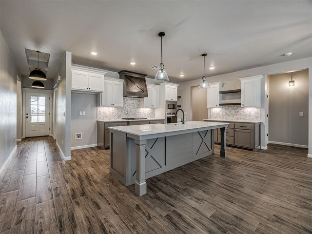 2001 Aminas Way, Yukon, OK 73099