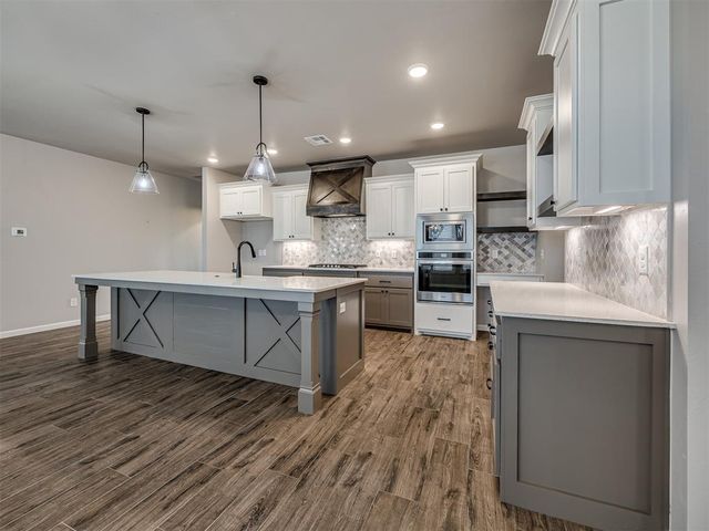 2001 Aminas Way, Yukon, OK 73099