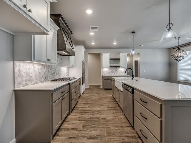 2001 Aminas Way, Yukon, OK 73099