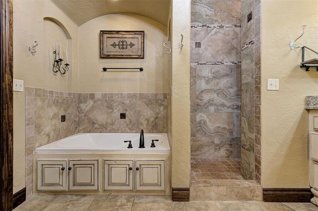 14160 Meritage Drive, Edmond, OK 73034