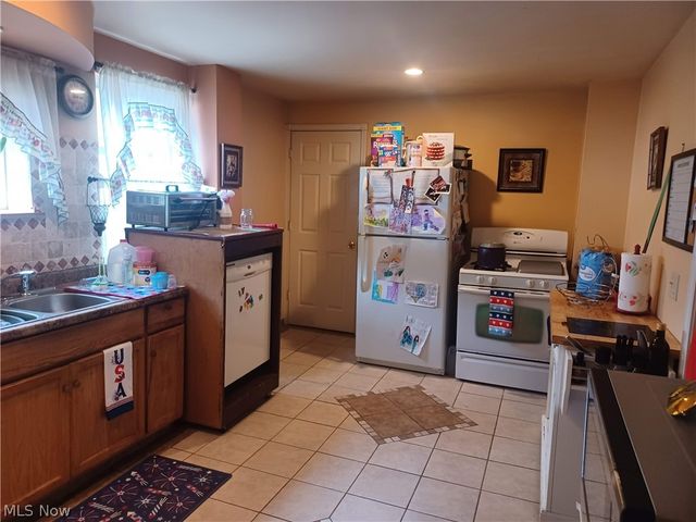 42 N Clover Avenue, Niles, OH 44446