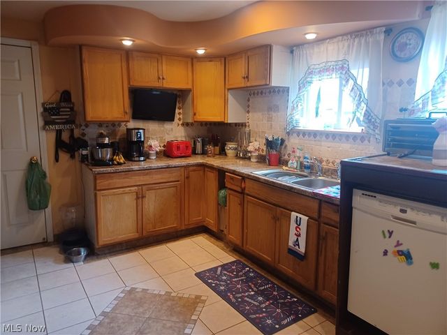 42 N Clover Avenue, Niles, OH 44446
