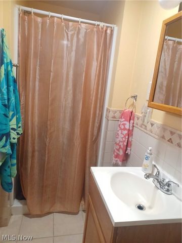 42 N Clover Avenue, Niles, OH 44446