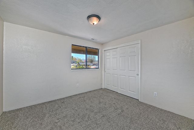 2429 E Barnett Road, Medford, OR 97504